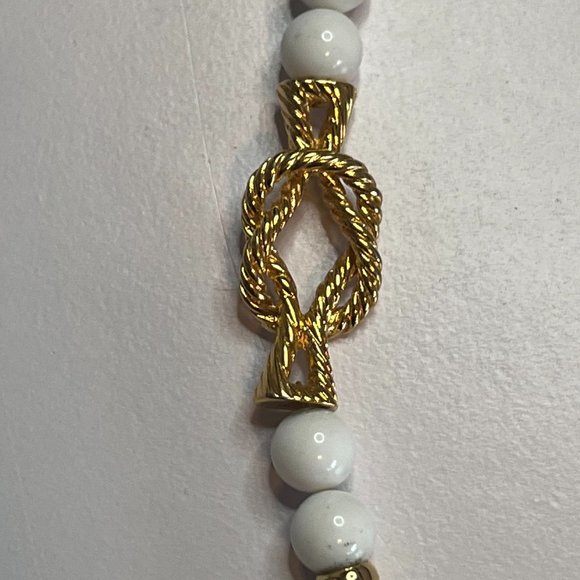 Vintage Napier Pat. Pend. White Ball Beaded Pretzel Twist Accent Necklace - Picture 4 of 5